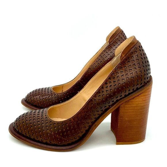 Kelsi Dagger Hall Pump - Picture 5 of 9